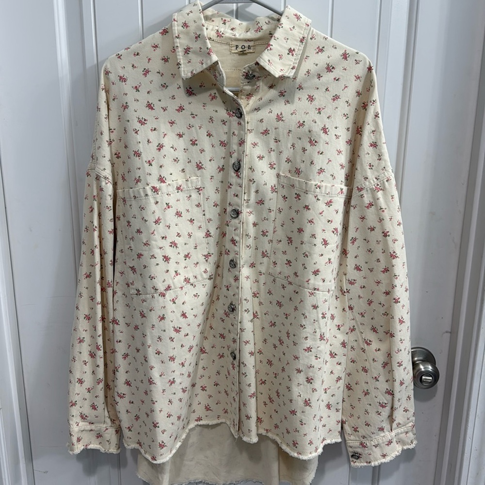 Women’s oversized/long fitting denim button down